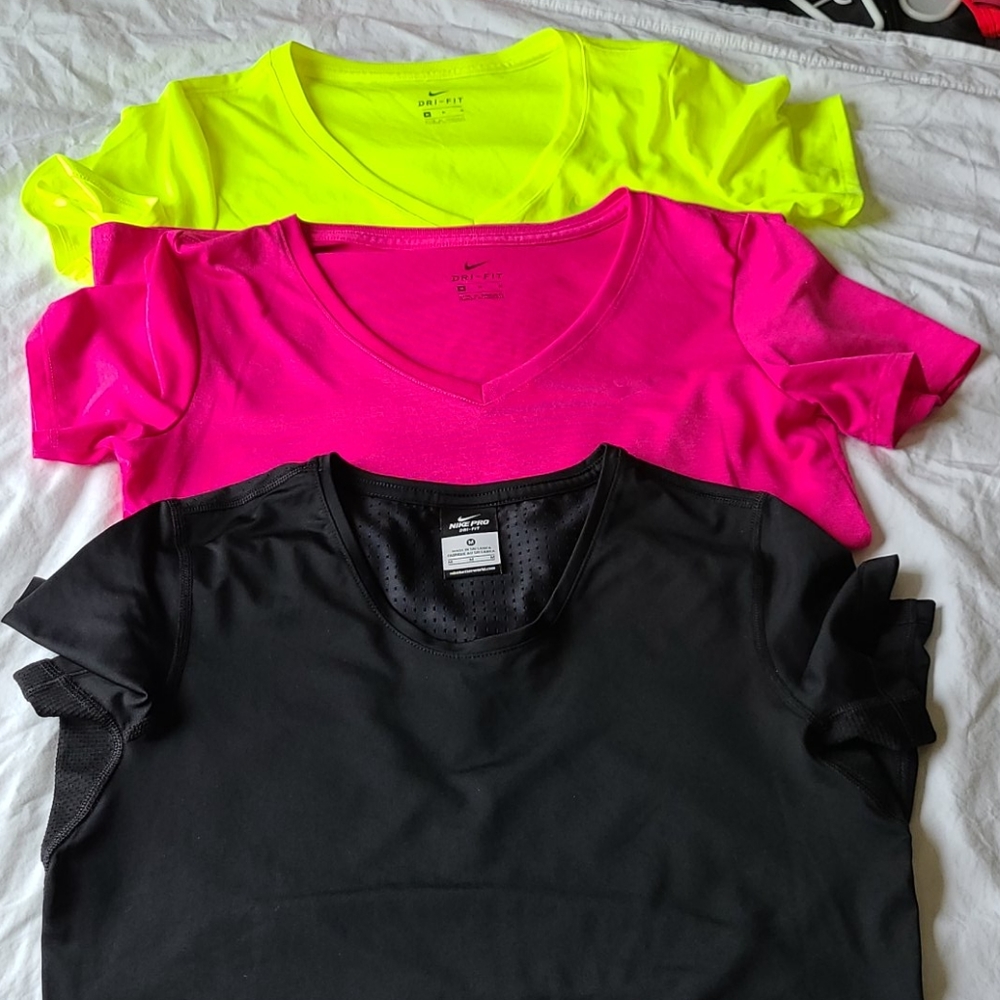 NIKE